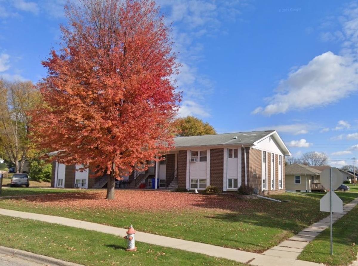 Apartment for rent at 1206 10th St, Grundy Center, IA 50638