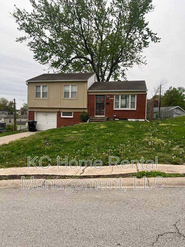 House for rent at 805 W 39th St N, Independence, MO 64050