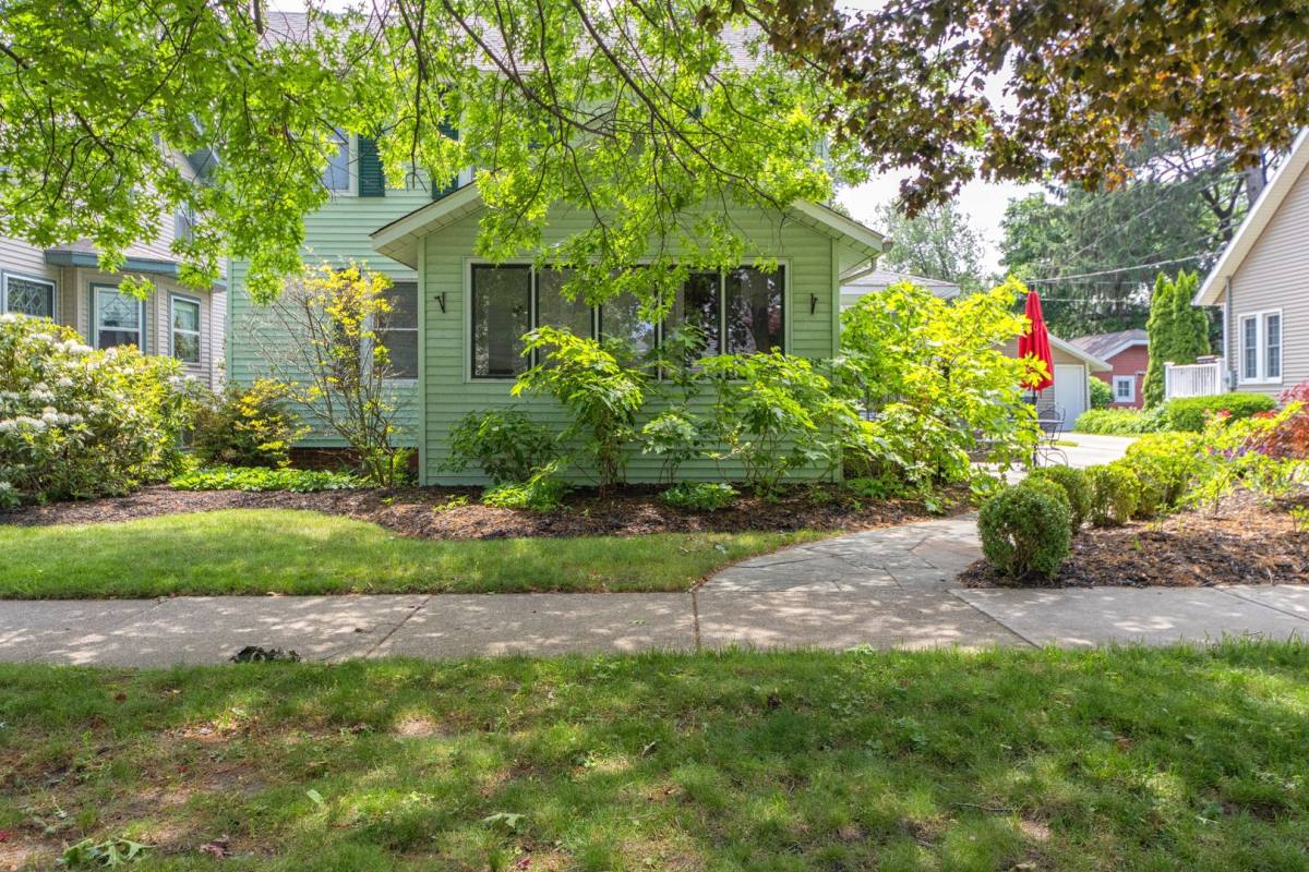 House for rent at 318 Superior St, South Haven, MI 49090