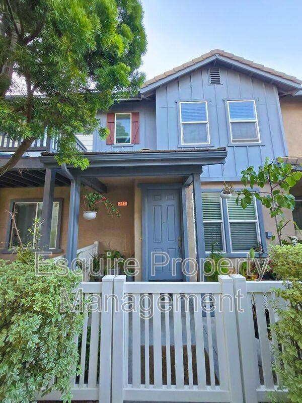 Townhouse for rent at 320 Harbor Breeze Dr, Port Hueneme, CA 93041