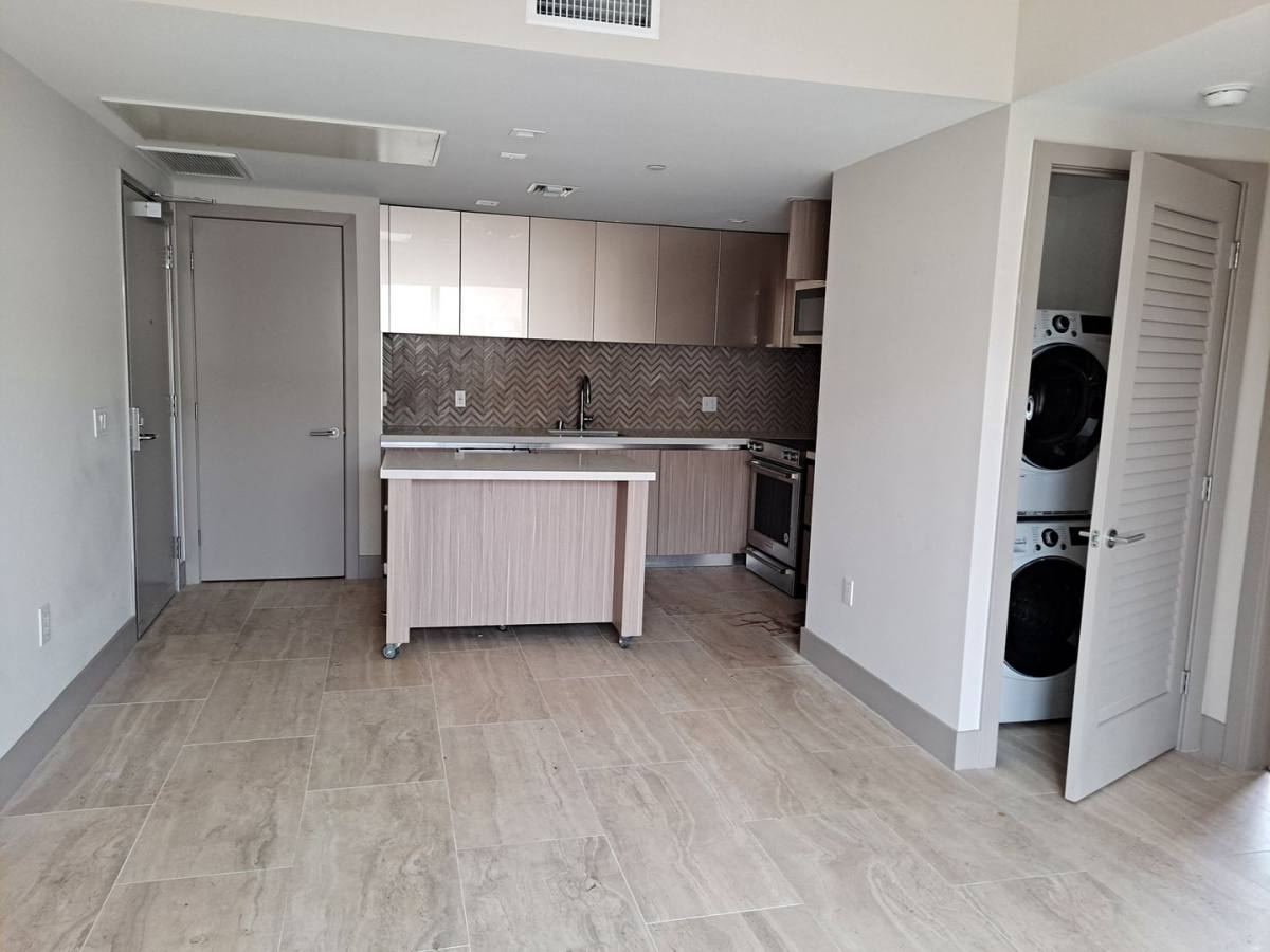 Apartment for rent at 10534 Santa Monica Blvd, Los Angeles, CA 90025