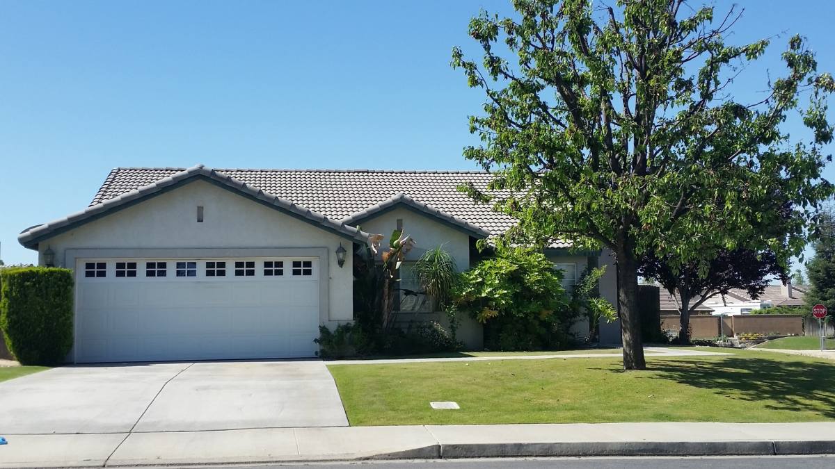 House for rent at 8315 Mossrock Dr, Bakersfield, CA 93312