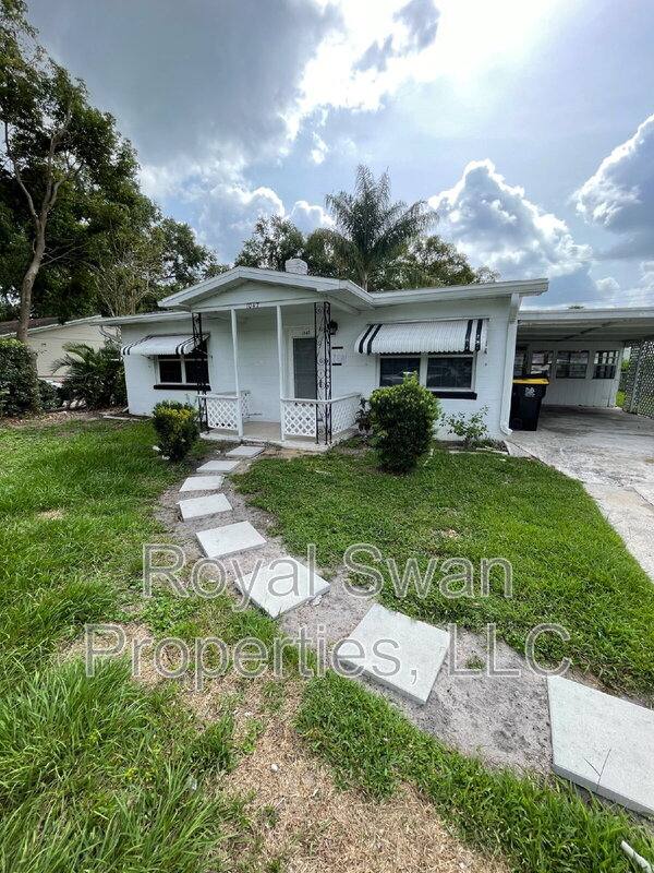 House for rent at 1047 Pineview Place, Lakeland, FL 33801