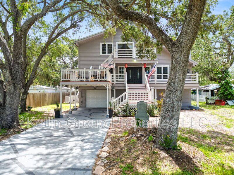 House for rent at 9934 Peninsular Dr, Gibsonton, FL 33534