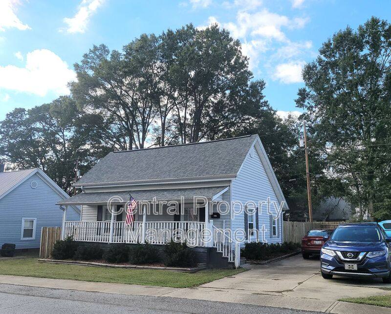 House for rent at 100 4th St, Fountain Inn, SC 29644