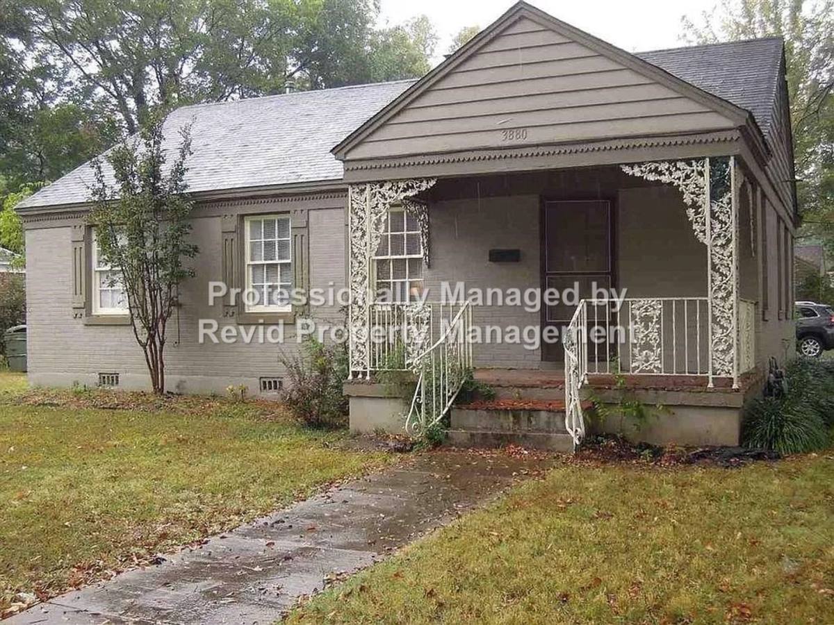House for rent at 3880 Spottswood Ave, Memphis, TN 38111