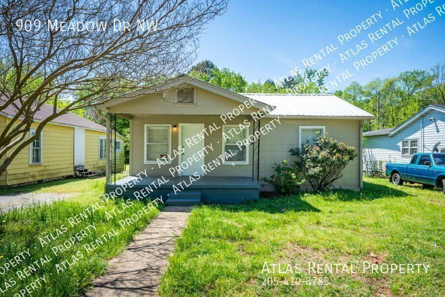 House for rent at 909 Meadow Dr NW, Huntsville, AL 35816
