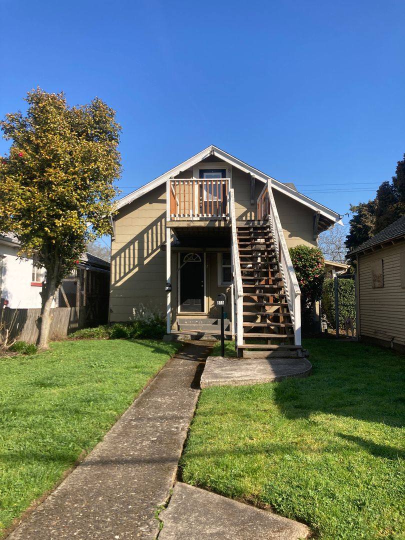 Apartment for rent at 815 NE Killingsworth Court, Portland, OR 97211