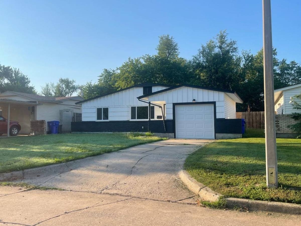 House for rent at 1608 Dakota St, Norman, OK 73069