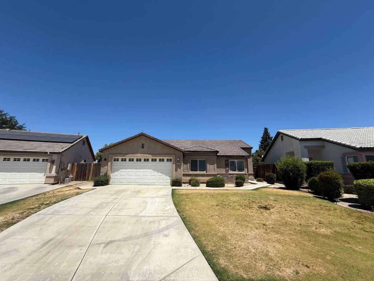 House for rent at 9910 Discovery Ridge Ave, Bakersfield, CA 93311