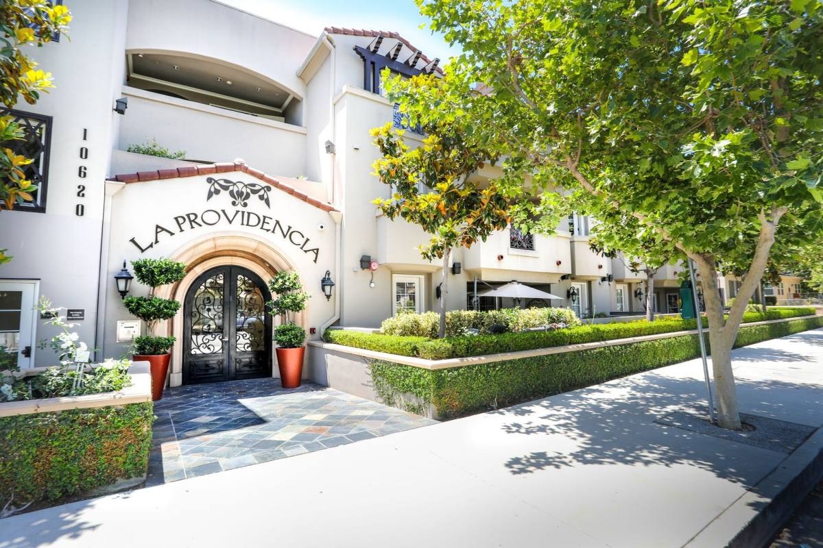 Apartment for rent at 10620 Whipple St, North Hollywood, CA 91602
