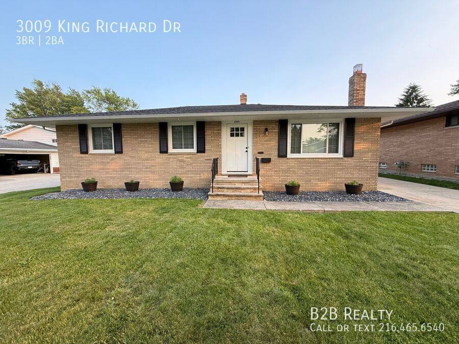 House for rent at 3009 King Richard Dr, Cleveland, OH 44134
