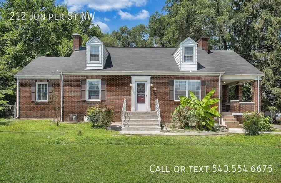 House for rent at 212 Juniper St NW, Roanoke, VA 24017