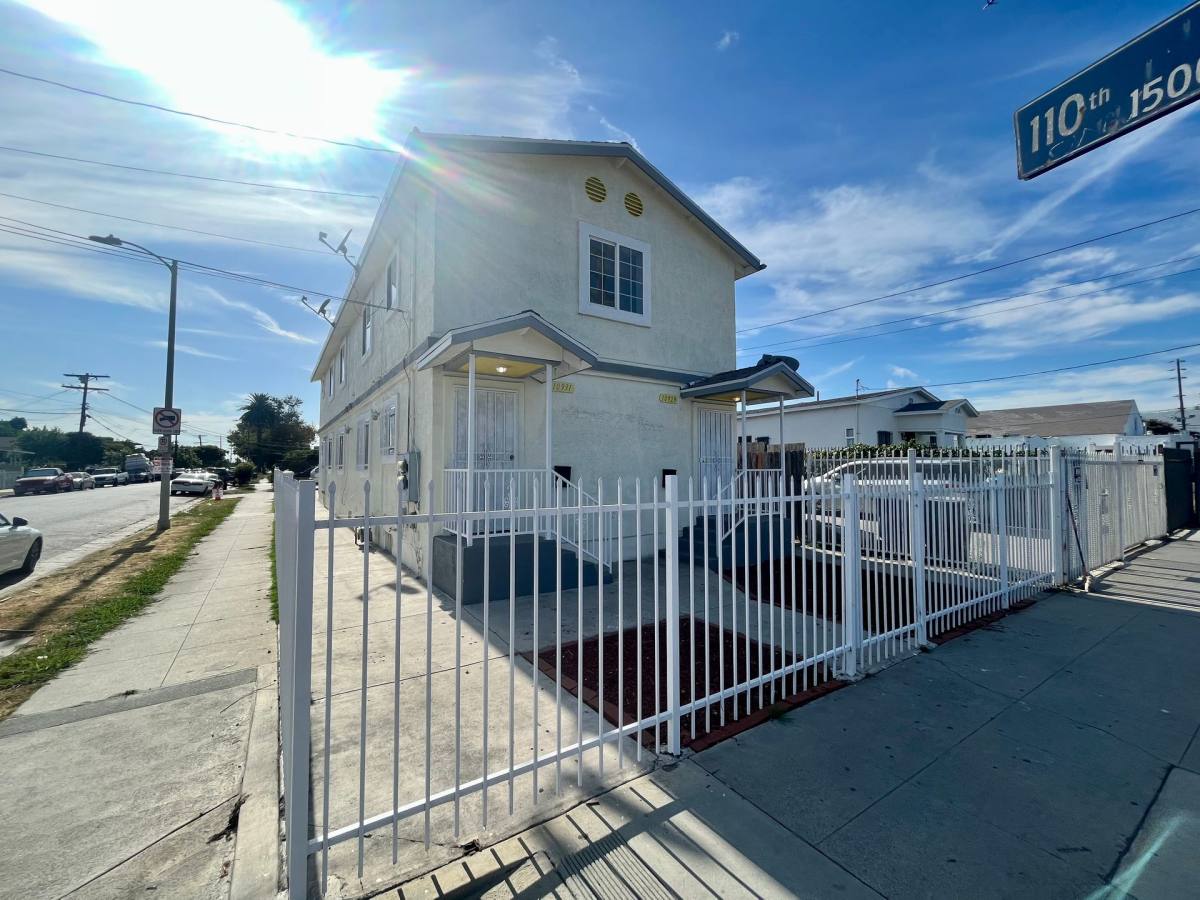 Apartment for rent at 10929-31 Compton Ave, Los Angeles, CA 90059