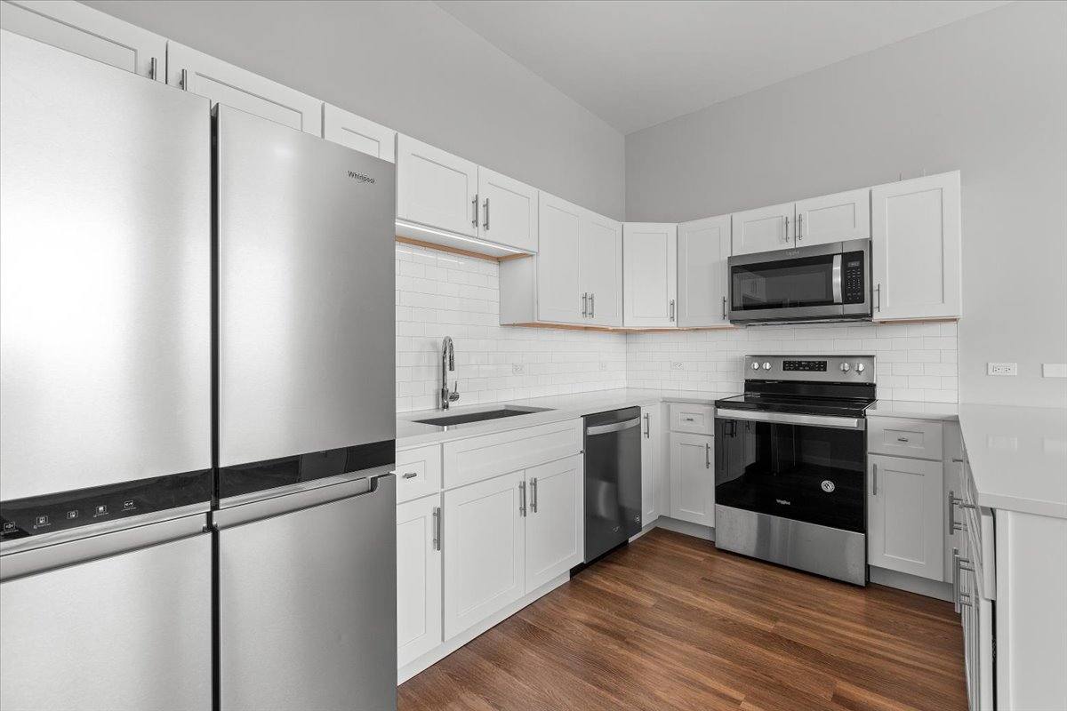 Apartment for rent at 1900 W Lawrence #409, Chicago, IL 60640