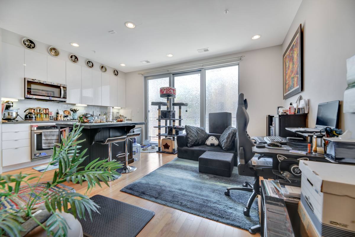 Condo for rent at 435 R St NW #302, Washington, DC 20001