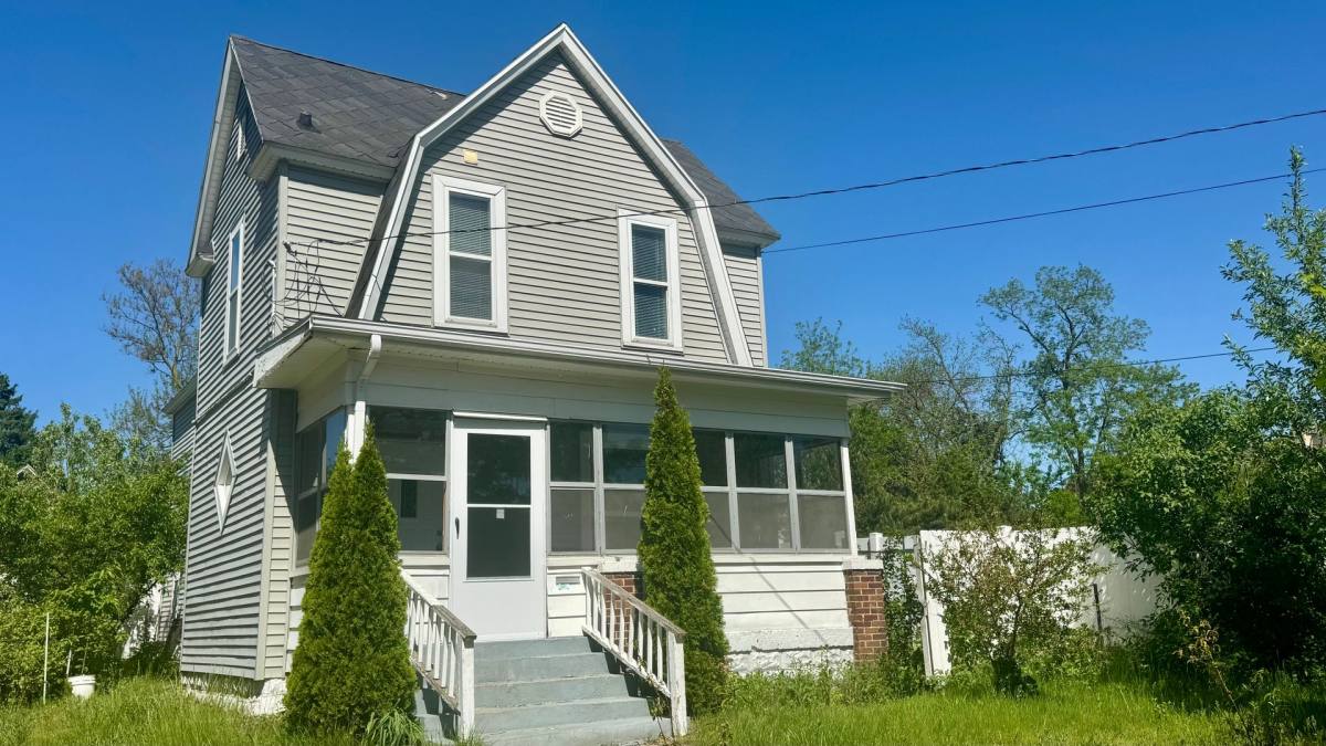 House for rent at 527 James SE, Grand Rapids, MI 49503