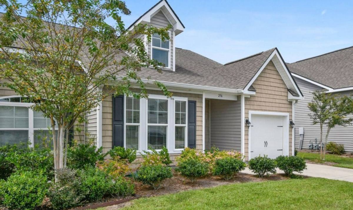 Townhouse for rent at 256 Wooden Wheel Lane, Okatie, SC 29909