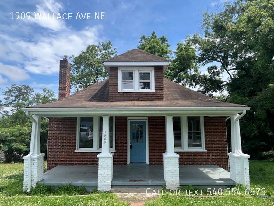 House for rent at 1909 Wallace Ave NE, Roanoke, VA 24012