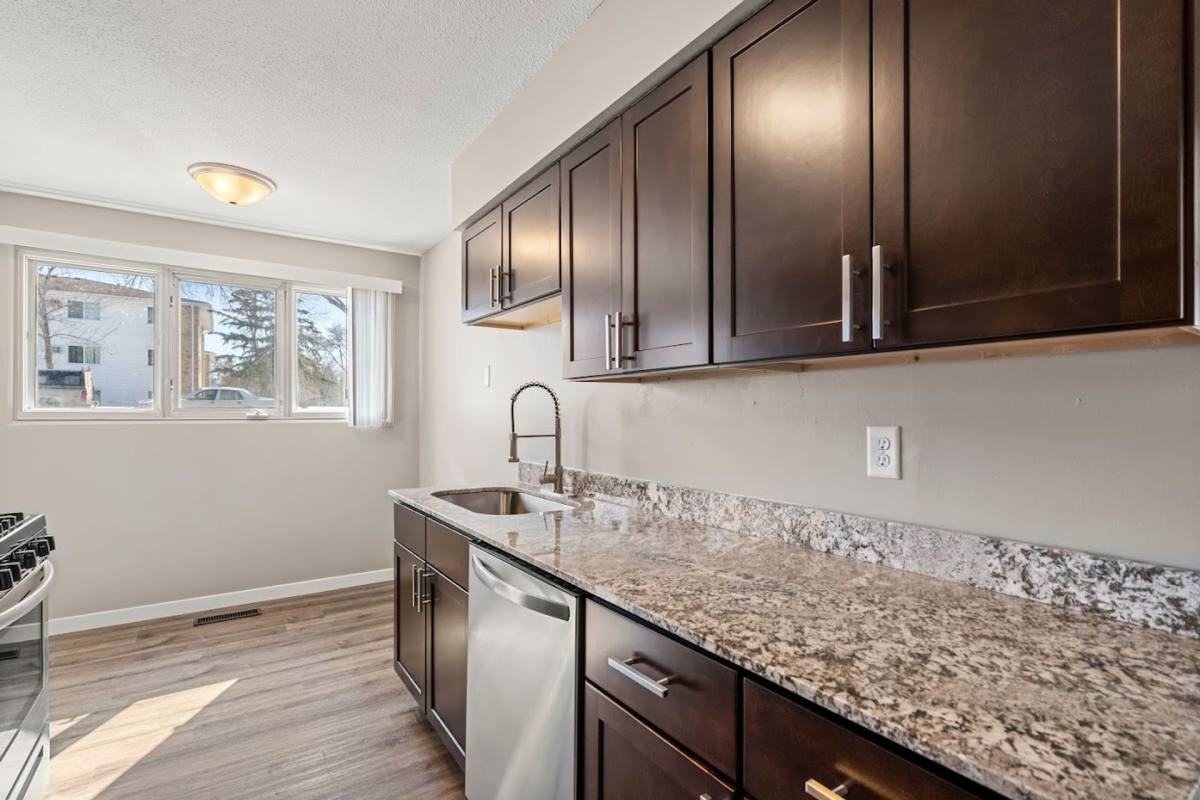 Park Place Off Broadway, 7136 60th Ave N, Minneapolis, MN 55428 - Apartment for Rent - Image 3