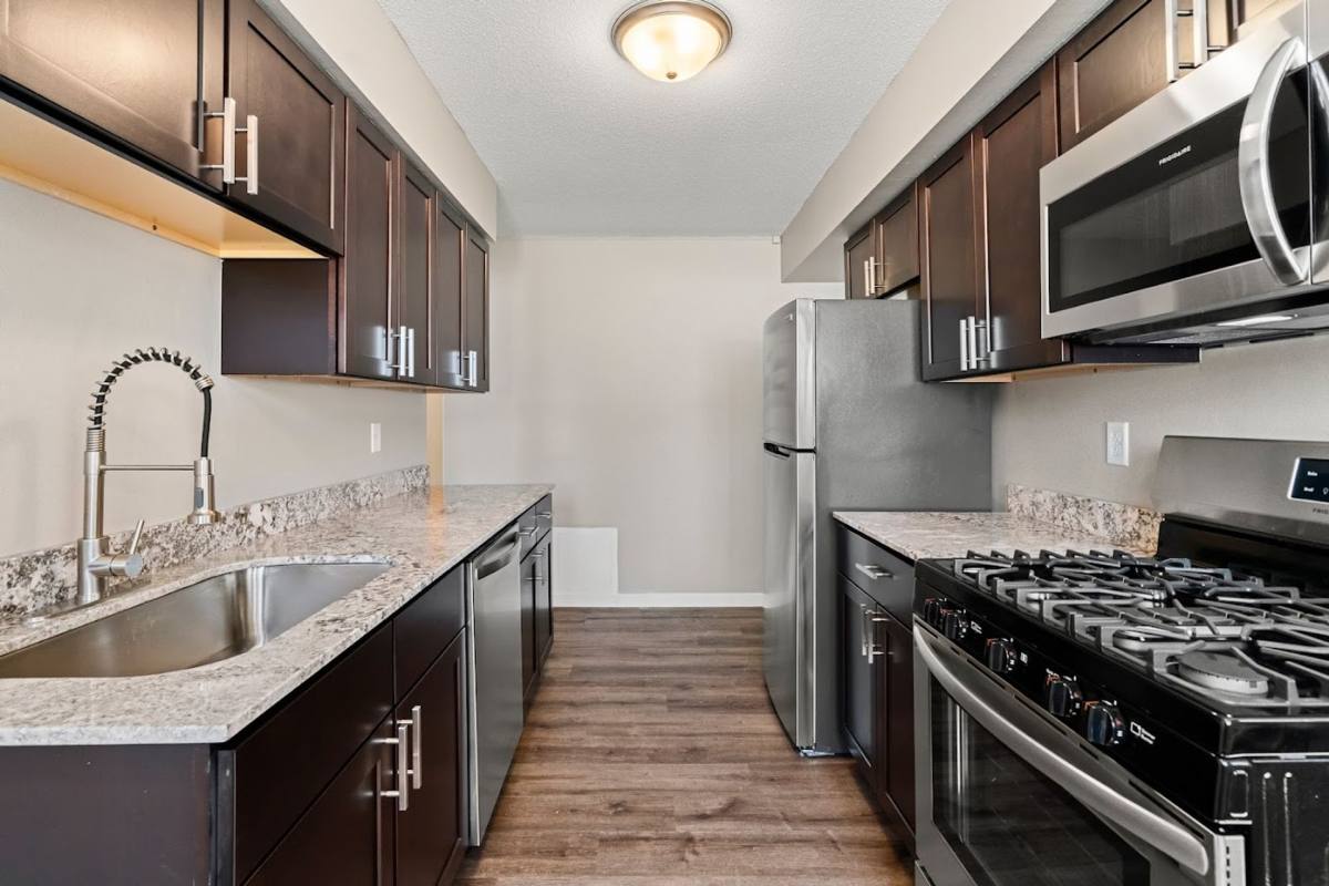 Park Place Off Broadway, 7136 60th Ave N, Minneapolis, MN 55428 - Apartment for Rent - Image 1