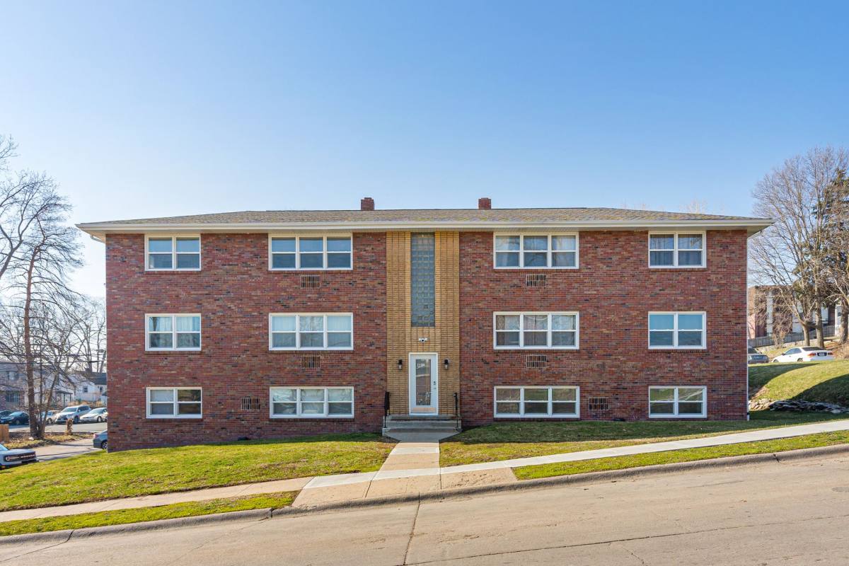 Apartment for rent at 4821 Nicholas St, Omaha, NE 68132