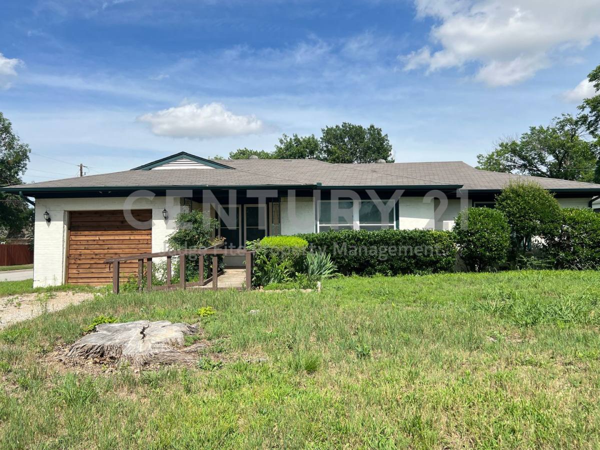 House for rent at 1203 S Pine St, Grapevine, TX 76051