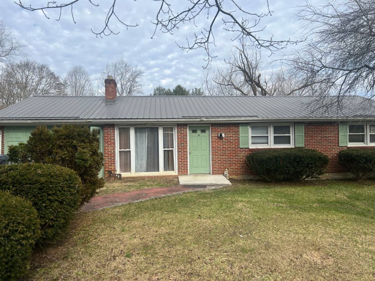 House for rent at 1113 N Paperville Rd, Bristol, TN 37620