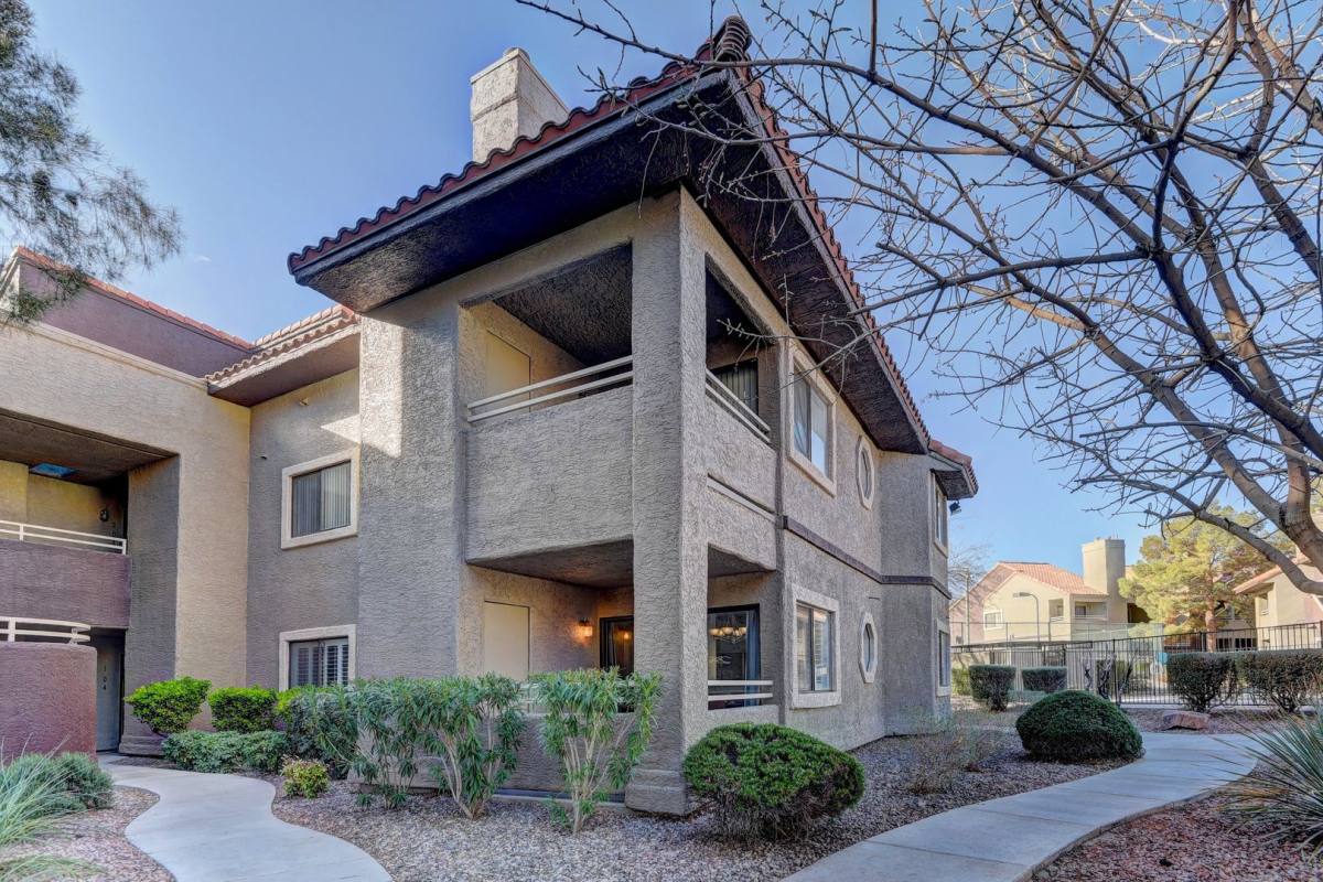 Apartment for rent at 5020 S Rainbow Blvd, Las Vegas, NV 89118