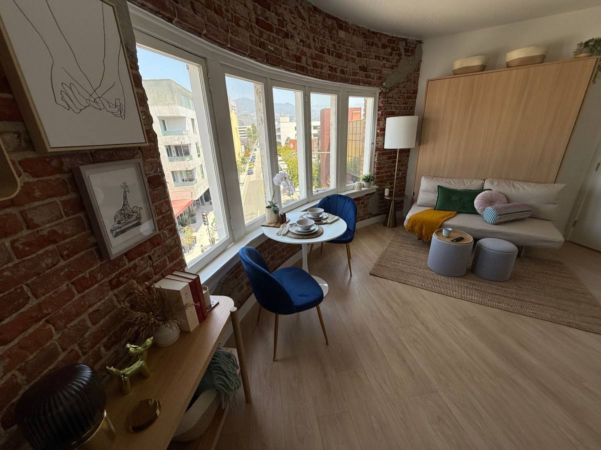 Apartment for rent at 202 E Wilson Ave, Glendale, CA 91206