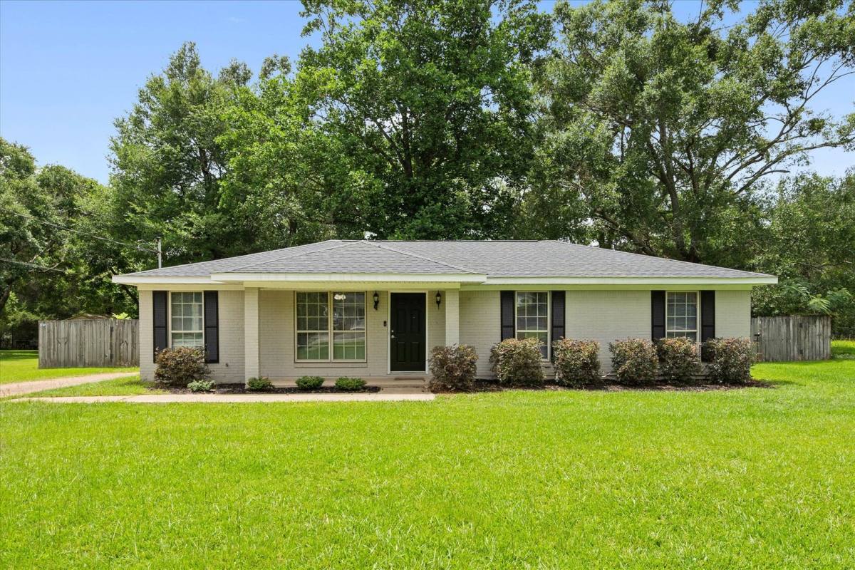 House for rent at 5024 Santos Dr E, Mobile, AL 36619