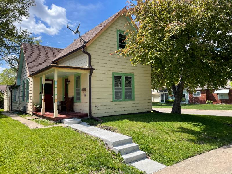 House for rent at 939 Broadway, Pella, IA 50219