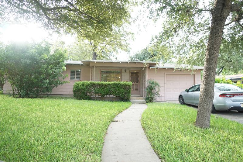 House for rent at 322 Altgelt Ave, San Antonio, TX 78201