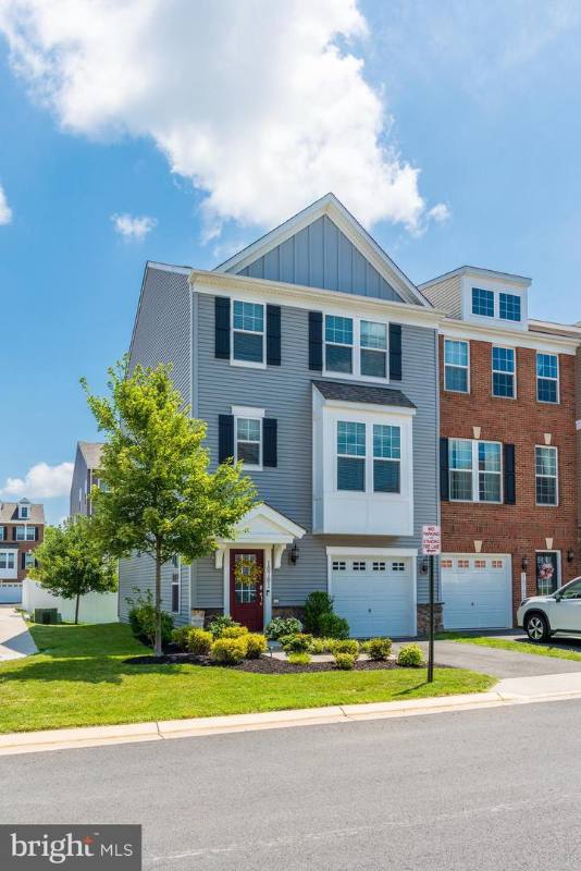 Townhouse for rent at 10701 Caledonia Meadow Dr, Manassas, VA 20112
