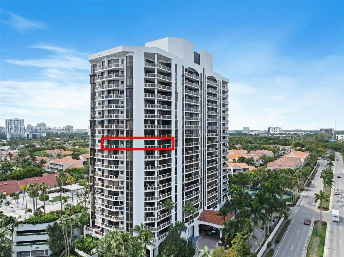 Apartment for rent at 3600 Yacht Club Dr, Miami, FL 33180