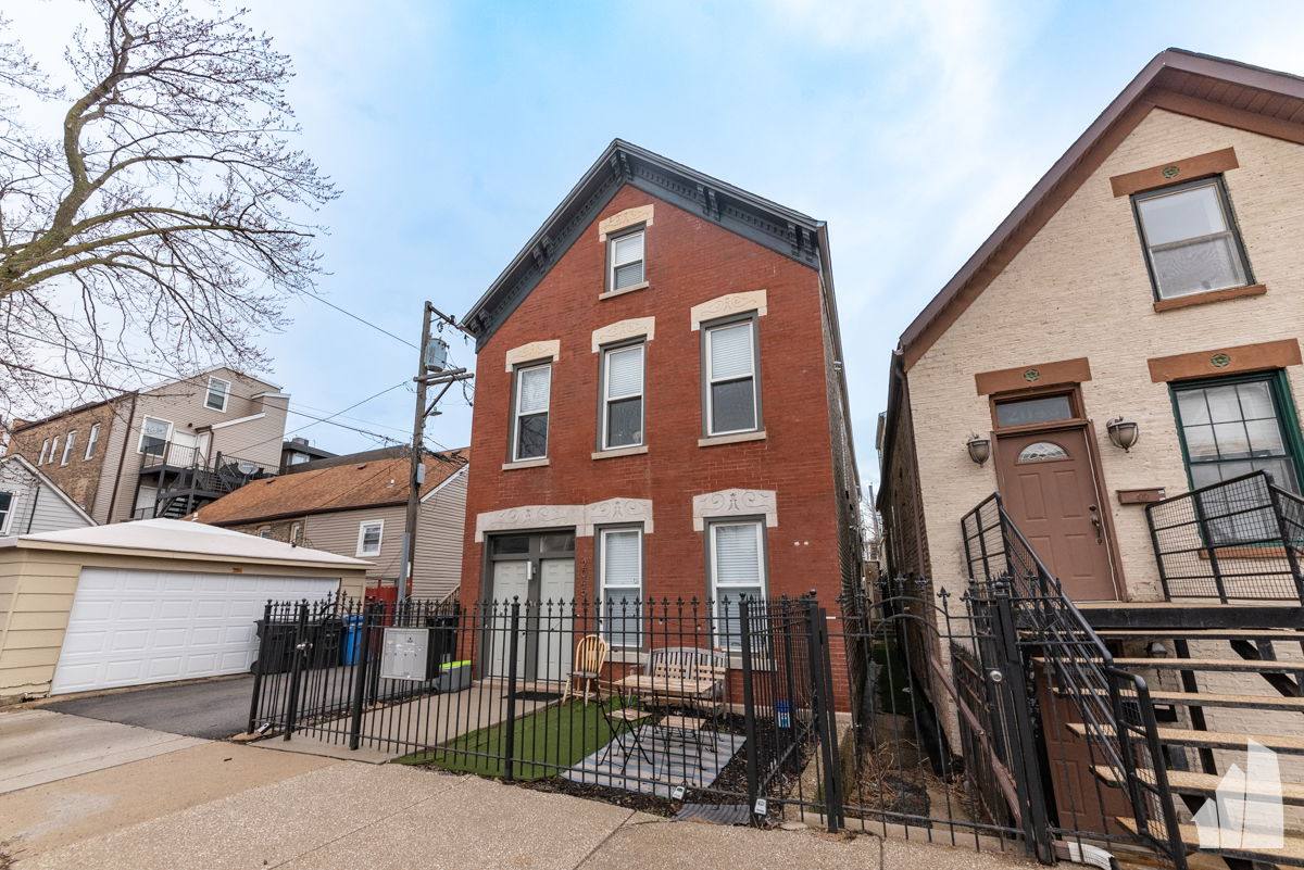 Apartment for rent at 2045 N Wolcott Ave #1F, Chicago, IL 60614
