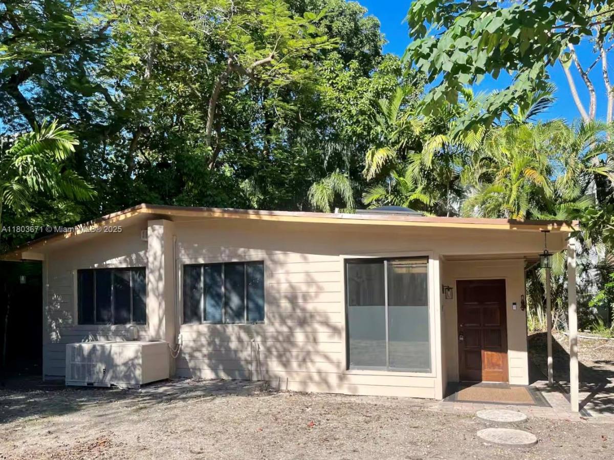 House for rent at 3164 Center St, Miami, FL 33133