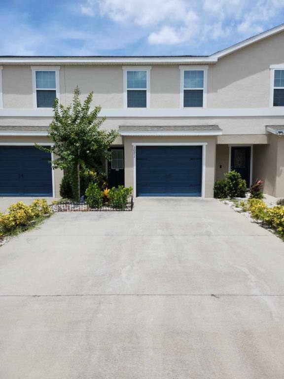 Townhouse for rent at 3071 Fieldwood Circle, Saint Cloud, FL 34772