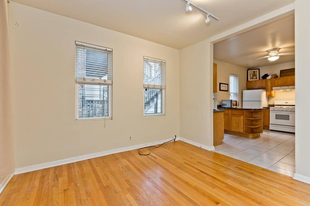 Apartment for rent at 2334 N Southport, Chicago, IL 60614