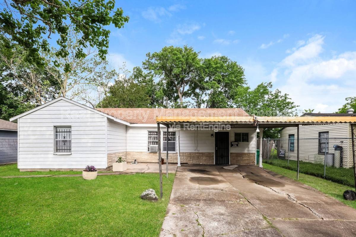 House for rent at 7730 Darnay Dr, Houston, TX 77033
