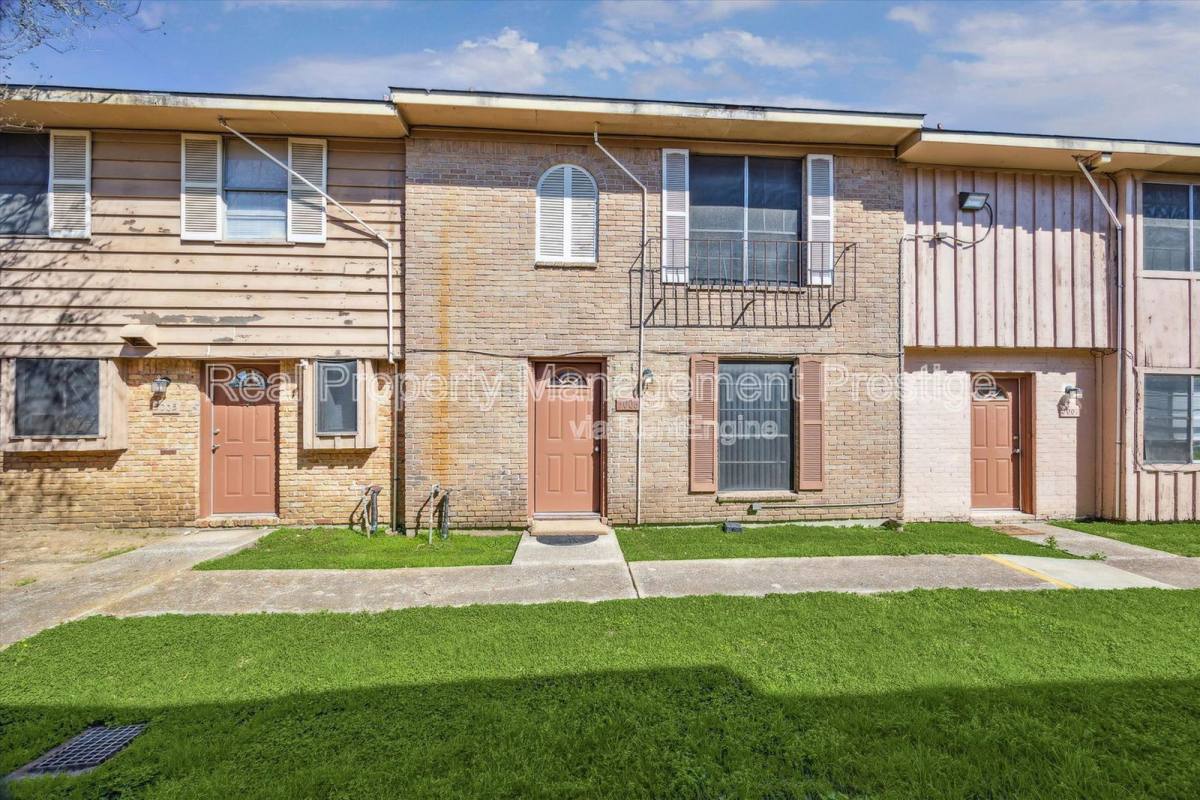 Townhouse for rent at 3006 Falk Court, La Porte, TX 77571