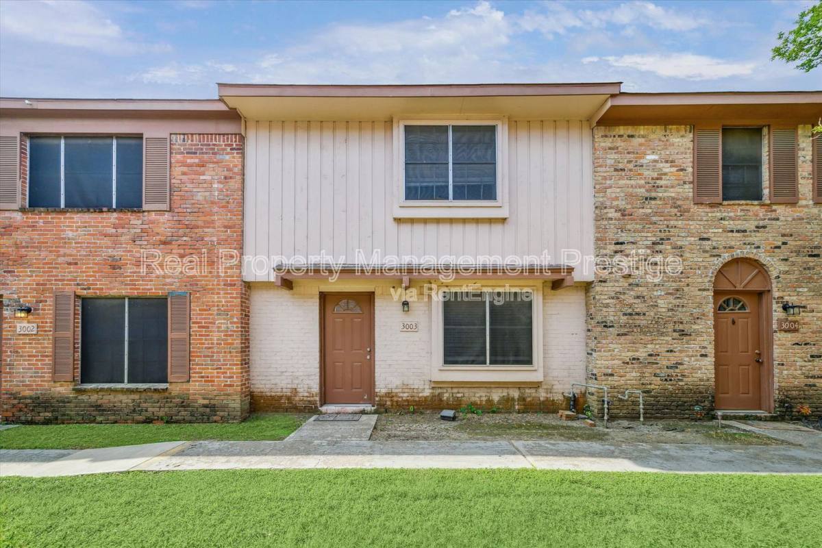 Townhouse for rent at 3003 Falk Court, La Porte, TX 77571