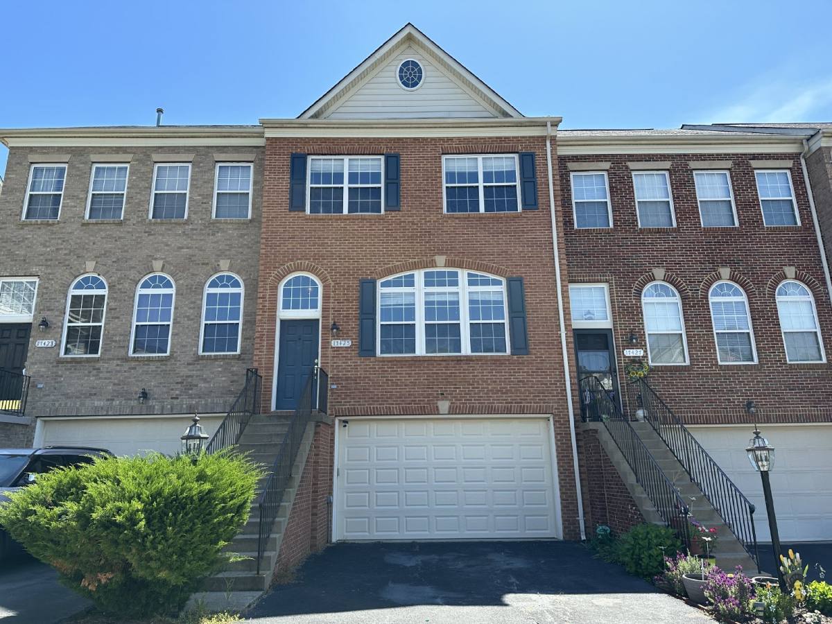 Townhouse for rent at 17425 Grant Cottage Dr, Dumfries, VA 22025