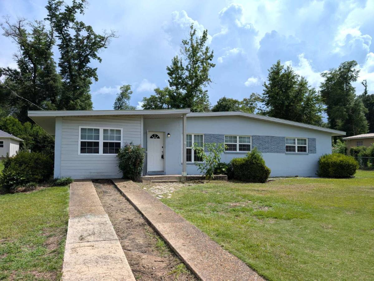 House for rent at 4519 Decatur St, Marianna, FL 32446