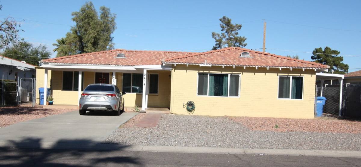 Townhouse for rent at 2432 E Clarendon Ave #2, Phoenix, AZ 85016