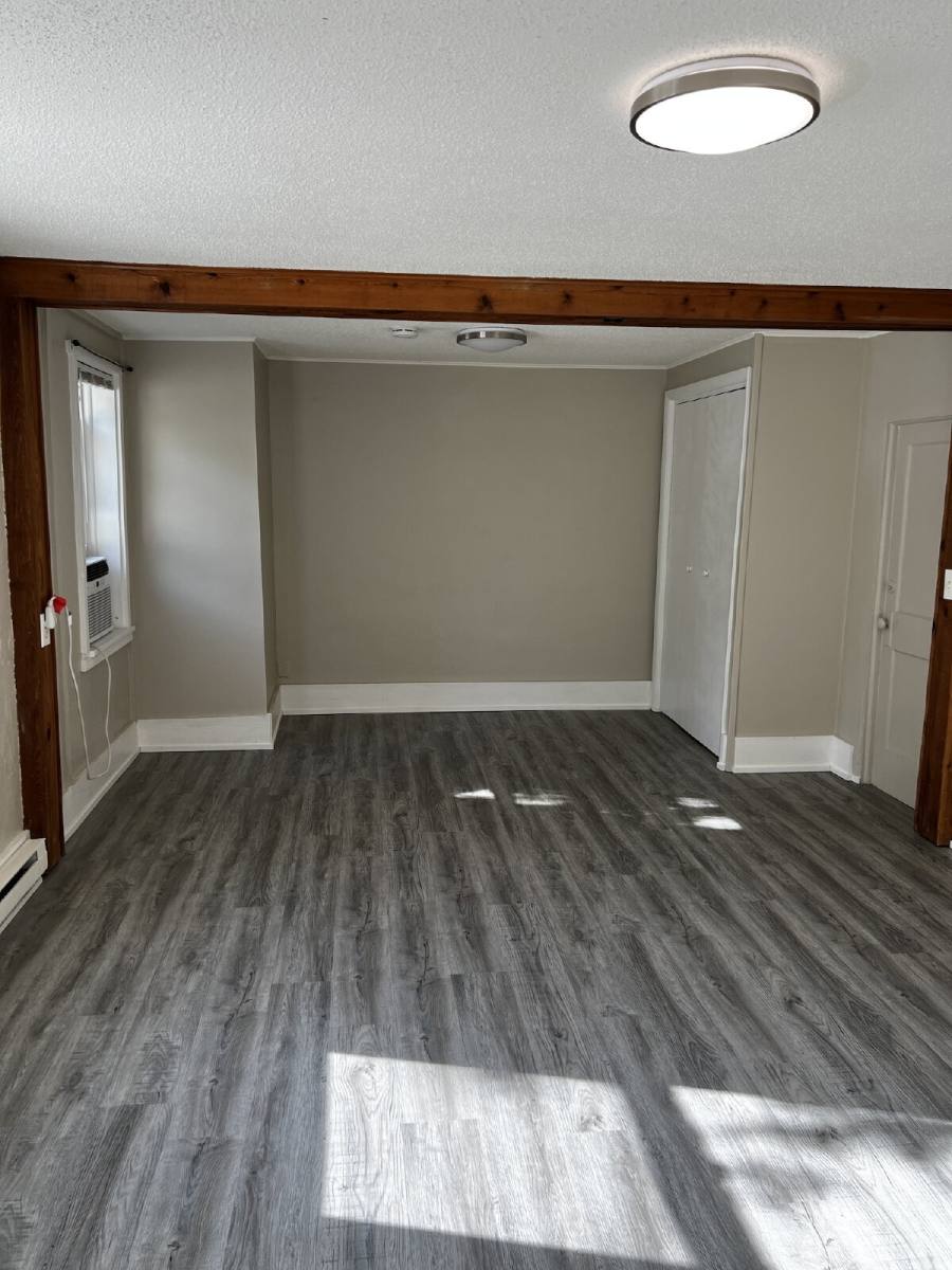 House for rent at 657 Main St NW #1, Elk River, MN 55330