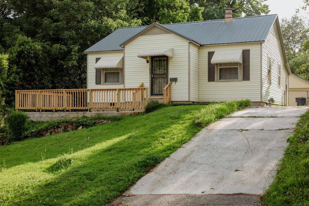 House for rent at 920 Maplewood Ave, Anniston, AL 36207