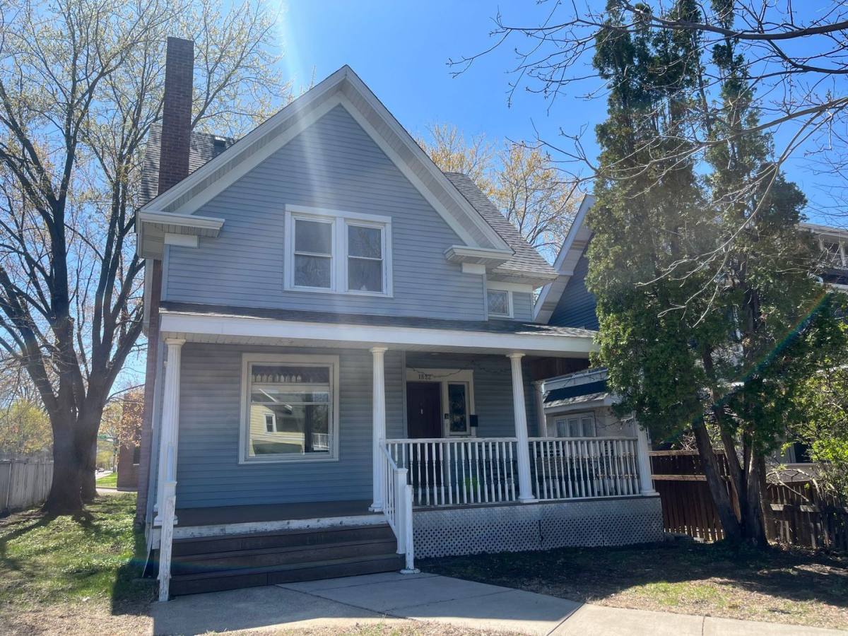 House for rent at 1822 Iglehart Ave, Saint Paul, MN 55104