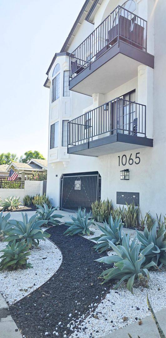 Apartment for rent at 1065 Coronado Ave, Long Beach, CA 90804