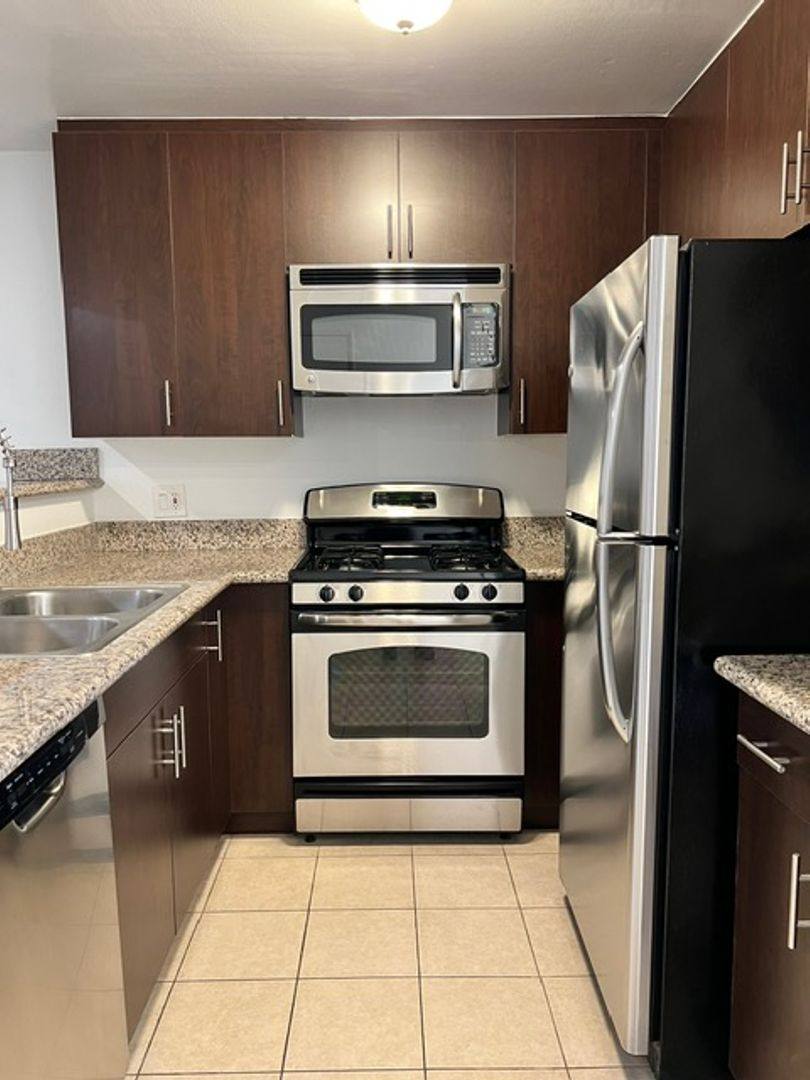 Townhouse for rent at 176 S Virgil Ave, Los Angeles, CA 90004